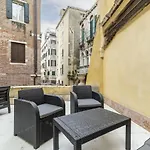 Gondola Luxury - Campo Santi Filippo E Giacomo By Wonderful Italy