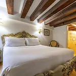 Gondola Luxury - Campo Santi Filippo E Giacomo By Wonderful Italy