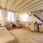 Gondola Luxury - Campo Santi Filippo E Giacomo By Wonderful Italy