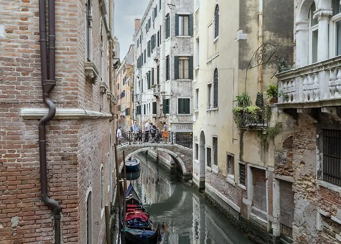 Gondola Luxury - Campo Santi Filippo e Giacomo