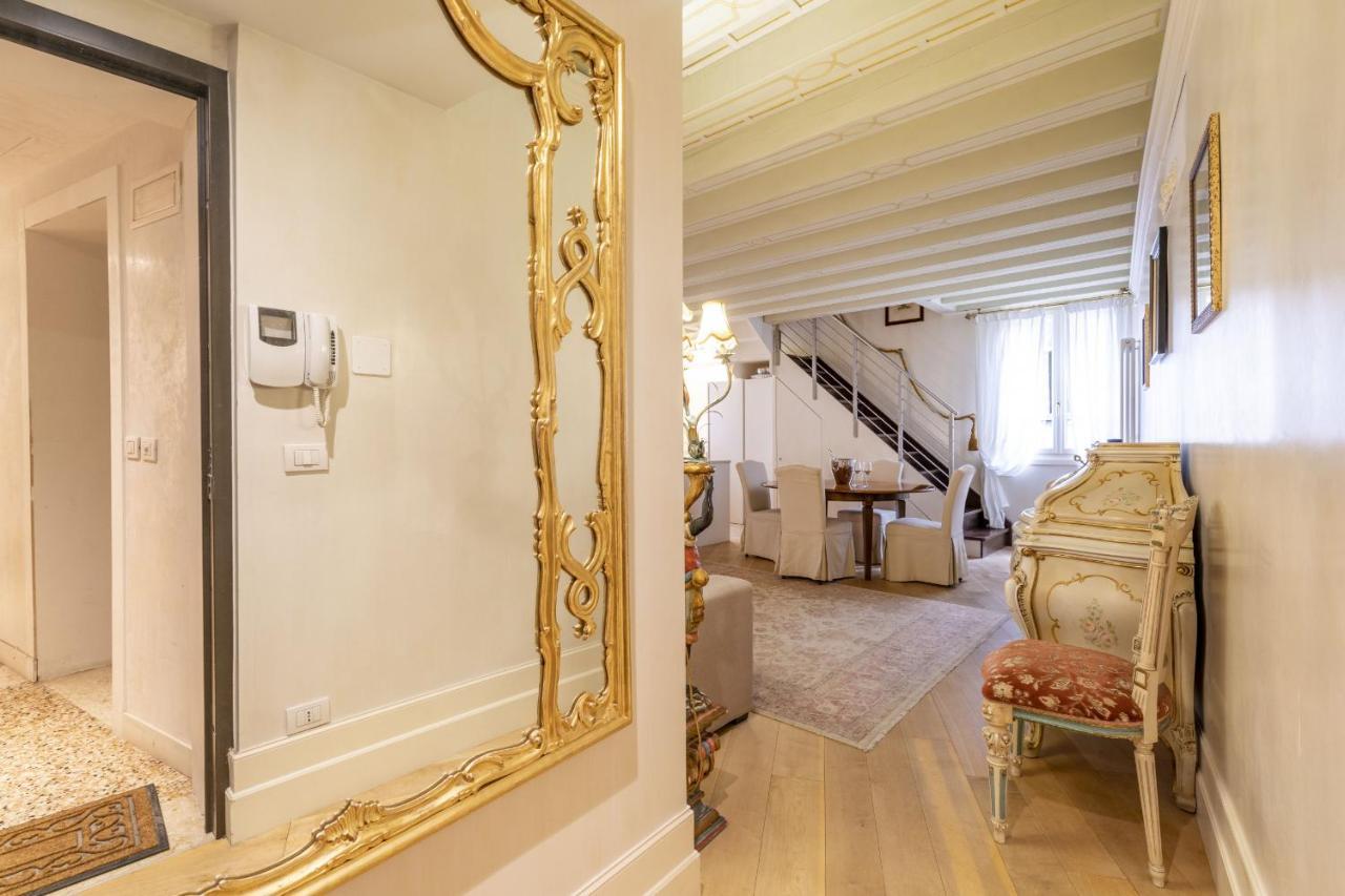Gondola Luxury - Campo Santi Filippo E Giacomo Venezia