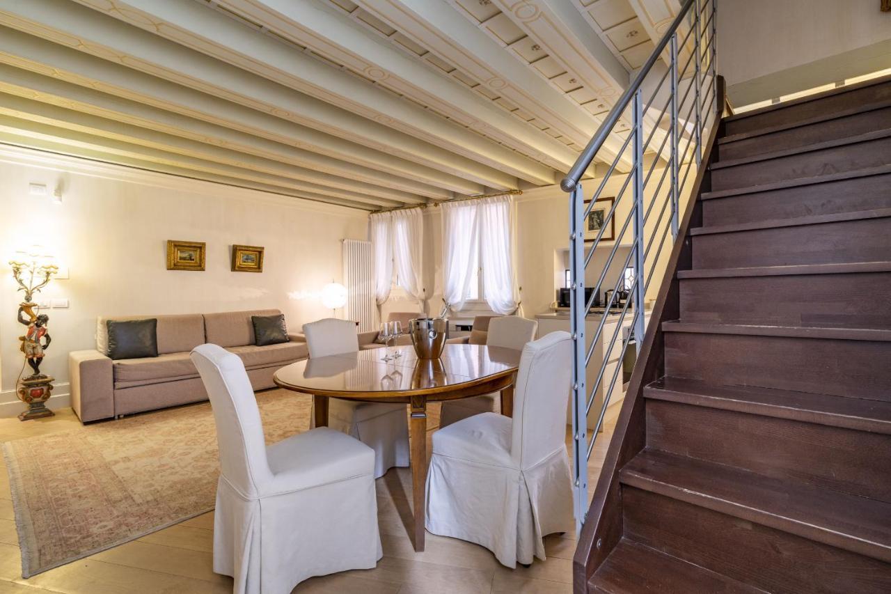 Gondola Luxury - Campo Santi Filippo E Giacomo