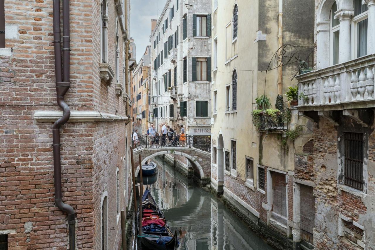 Gondola Luxury - Campo Santi Filippo E Giacomo * Venezia