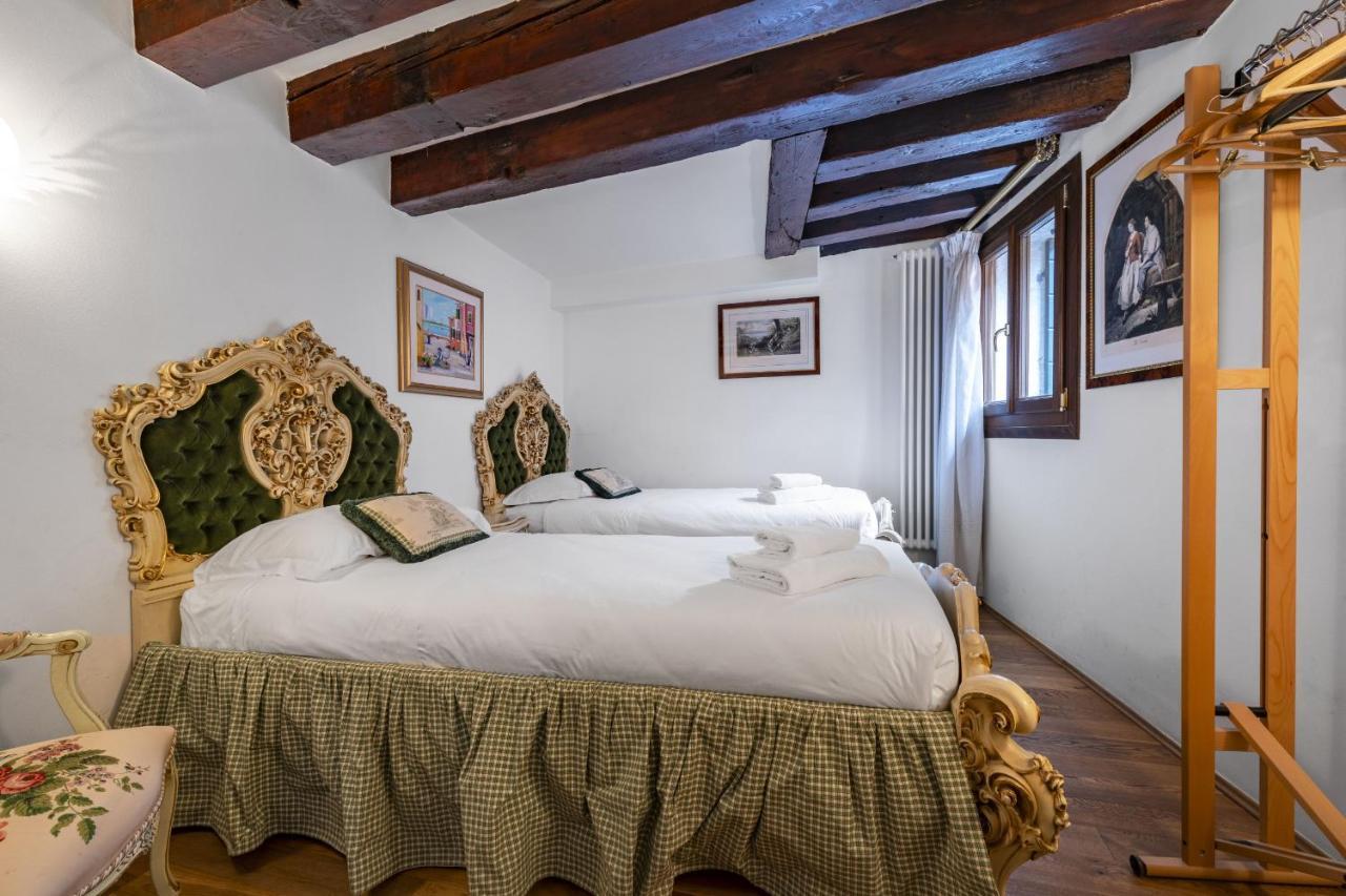 Gondola Luxury - Campo Santi Filippo E Giacomo Venezia