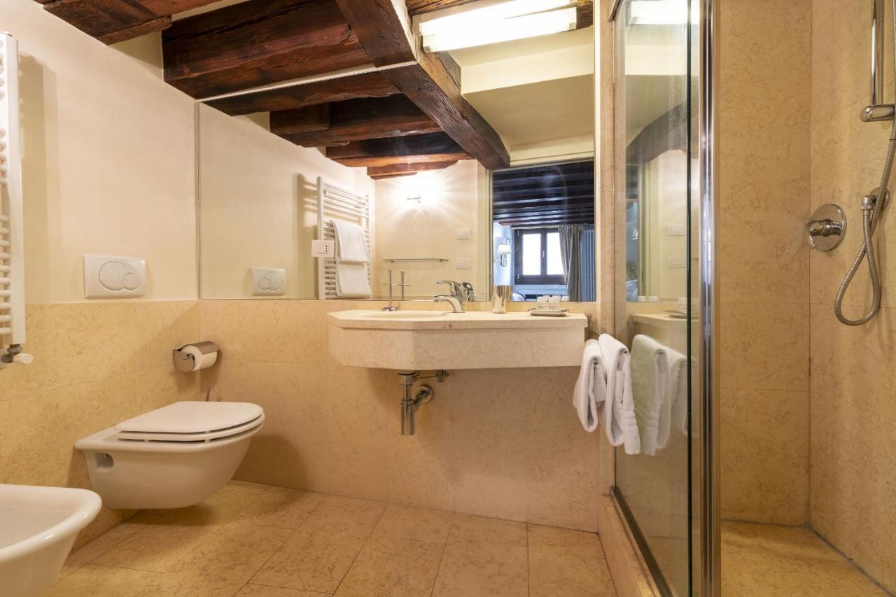 Gondola Luxury - Campo Santi Filippo E Giacomo Venezia