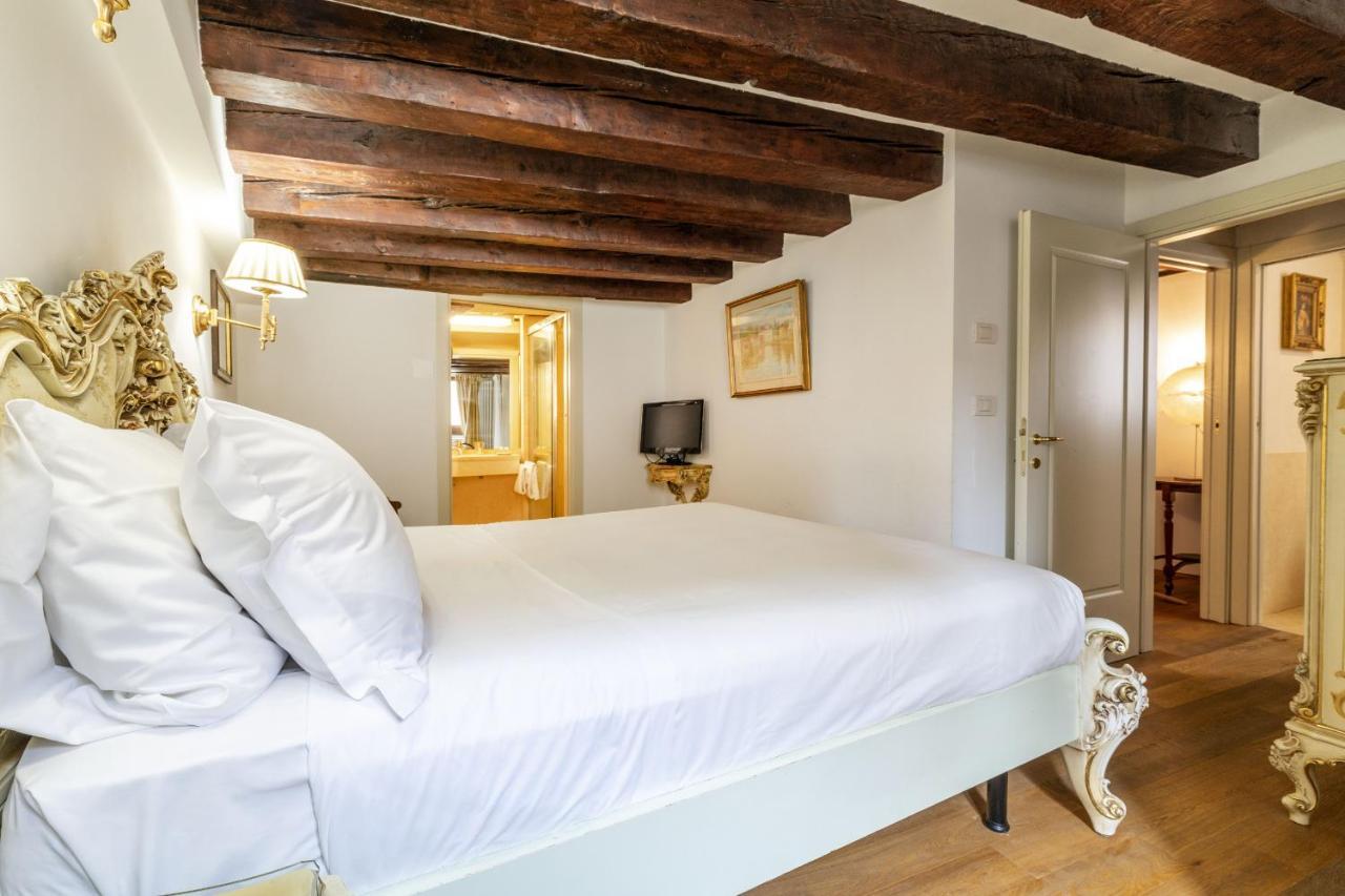 Gondola Luxury - Campo Santi Filippo E Giacomo * Venezia
