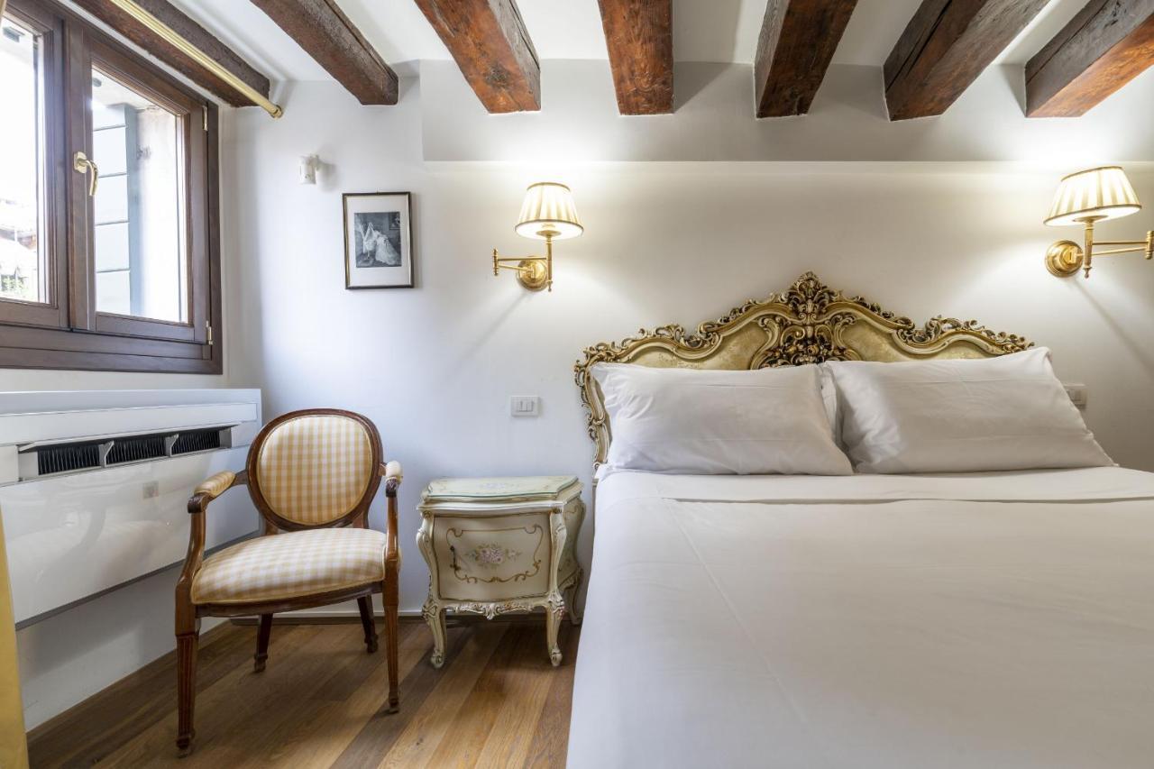 Gondola Luxury - Campo Santi Filippo E Giacomo