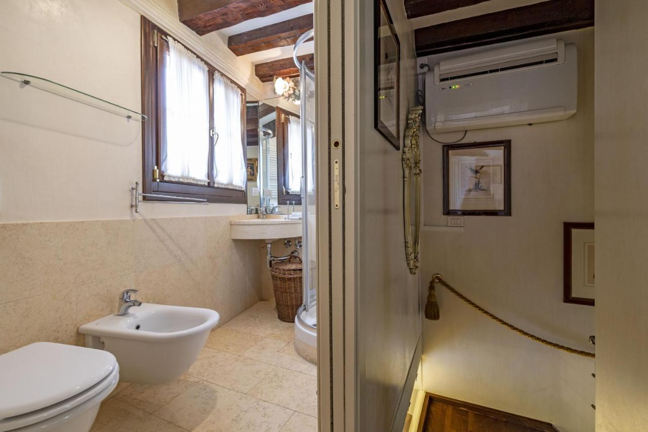 Gondola Luxury - Campo Santi Filippo E Giacomo